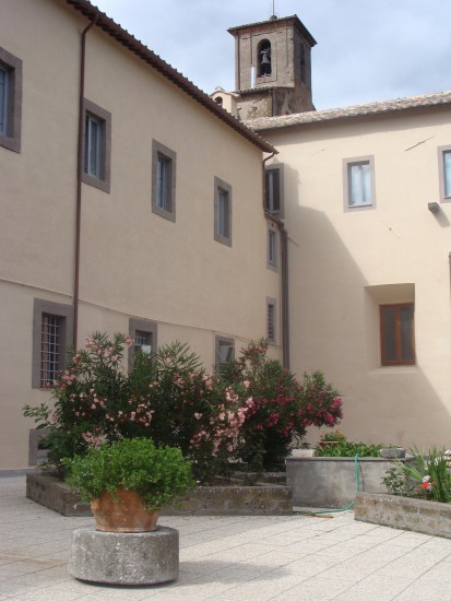 Monastero di Orvieto (TR). Chiostro.